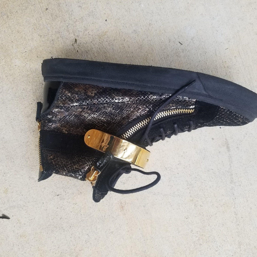 Men's shoes